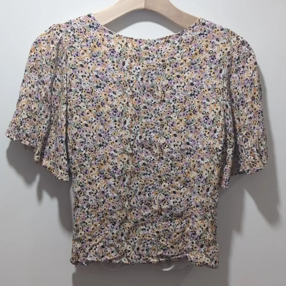 ASTR Revolve Flutter Sleeve Top Sage Peach Ditsy Floral Keyhole Blouse Size M - Picture 6 of 9